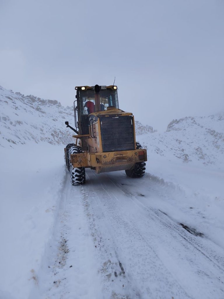 كاسحات التجهيز بأزيلال تفتح الطريق بين تبانت وتيزي نايت إيمي(فيديو) - أطلس سكوب | Atlasscoop
